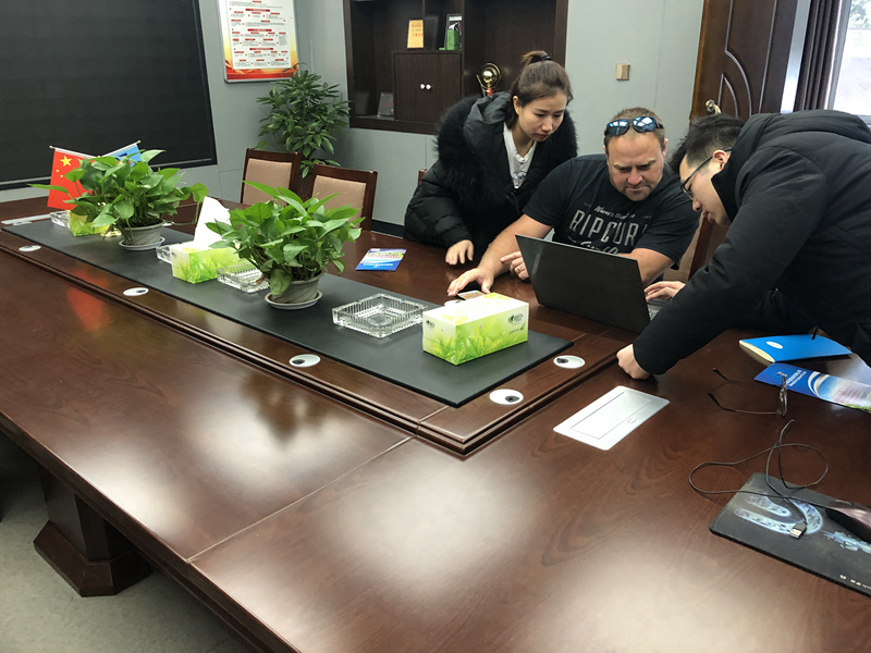 澳大利亞客戶來我廠購買洗沙機生產線